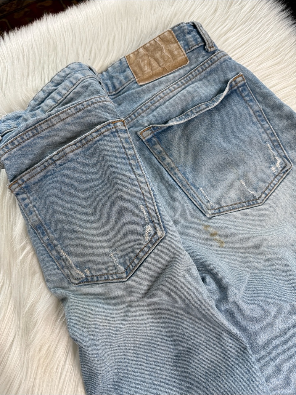 Zara Light Wash High Waisted Well Worn Mom Jeans - Picture 9 of 10